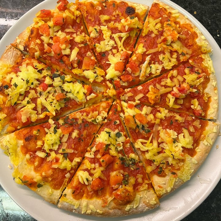 photo of Migros V-Love Pizza Margherita shared by @xandi00 on  02 Oct 2025 - review