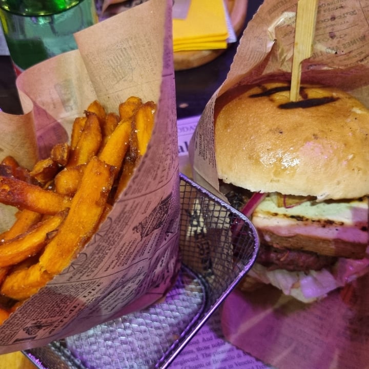 photo of Burger Bar Almost Famous Veggie Cheese Burger shared by @fraveg on  25 Jul 2025 - review