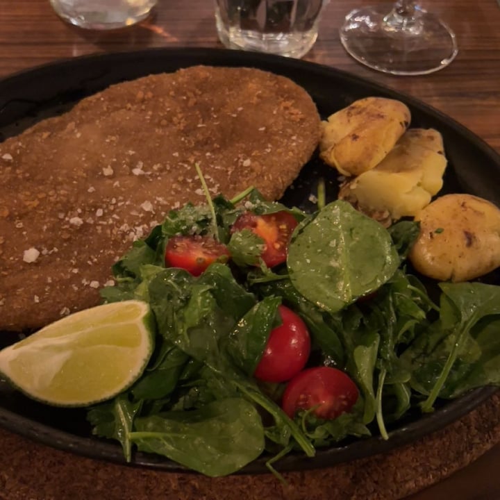 photo of Lamucca de Almagro Milanesa con patatas y rúcula shared by @jessiem on  06 Jun 2024 - review