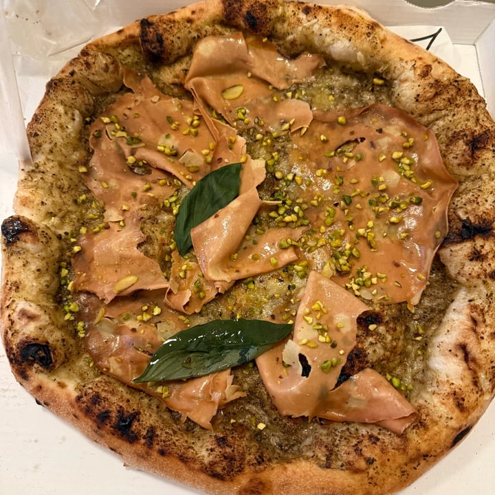photo of Pizzeria Assaje Pistacchio e mortadella vegana shared by @iosonomina on  14 Jun 2025 - review