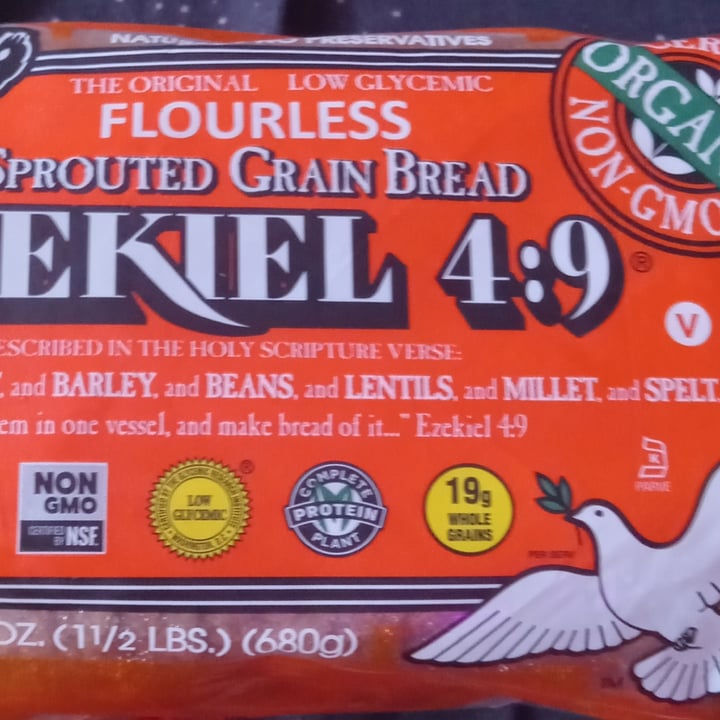 photo of Ezekiel Ezekiel 4:9 Flourless Sprouted Grain Bread shared by @ms-chicken on  06 Aug 2024 - review
