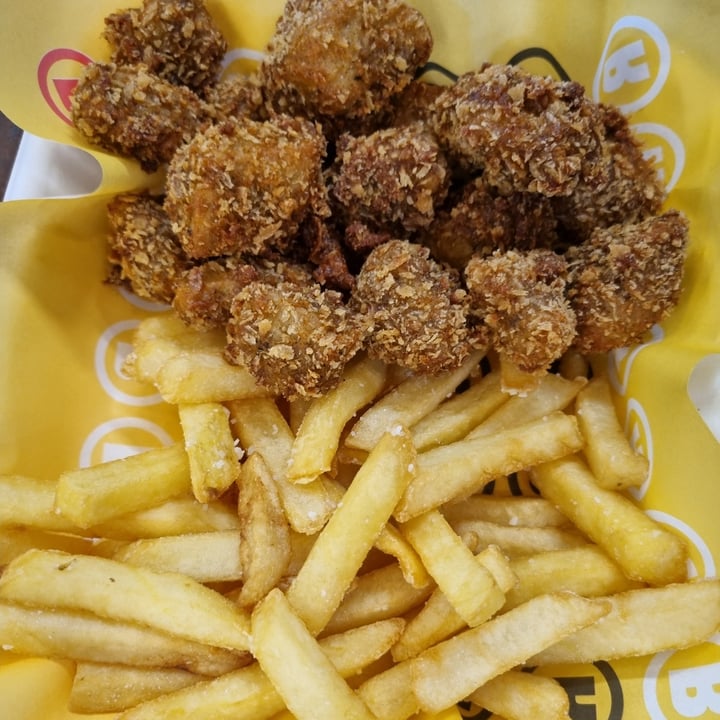 photo of La Recontra - Fast Good Vegano Combo Mediano De Nuggets shared by @bloodyrosmy on  25 Jun 2024 - review