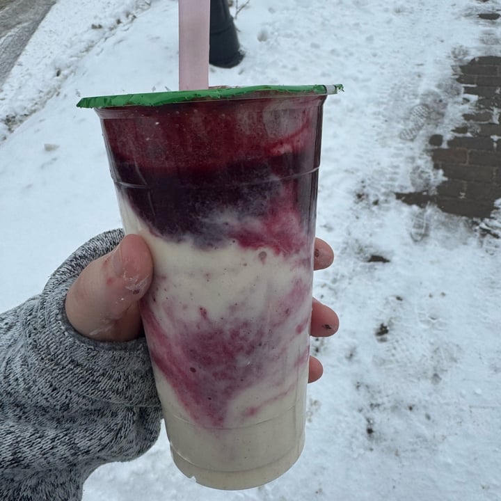 photo of Blendz Smoothie Shop blackberry cheesecake milkshake shared by @cheapvegantacos on  25 Mar 2025 - review