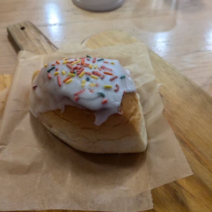 photo of Breads On Oak Funfetti Brioche Donut shared by @edav334 on  14 Oct 2024 - review