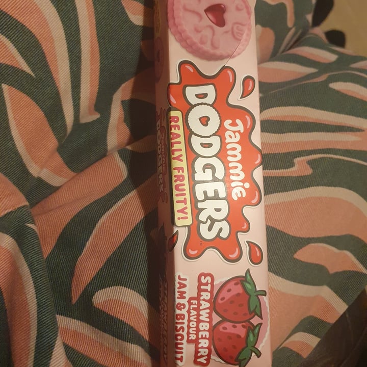 photo of Jammie Dodgers Really Fruity Strawberry Flavour shared by @gembean on  30 Dec 2024 - review