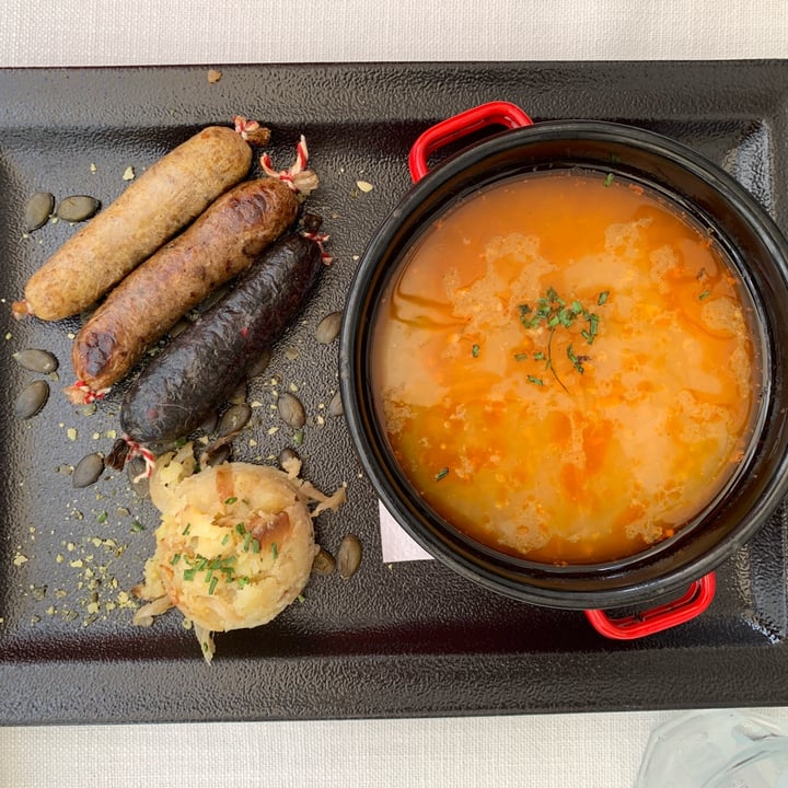 photo of Gujžina Prekmurska Gostilna Sausages and soup shared by @aroleia on  10 Jun 2024 - review