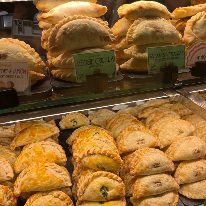 photo of Mercado De San Miguel Empanada de Seitan Y verduras shared by @vulcanoattivo on  08 May 2024 - review