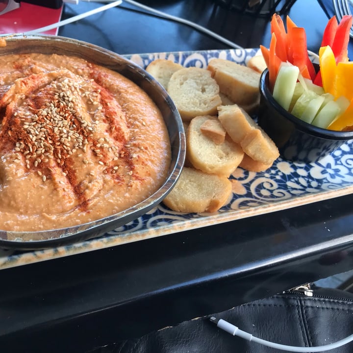 photo of Moriles Ribera Hummus Con Crudités shared by @lordsnooks on  03 May 2024 - review