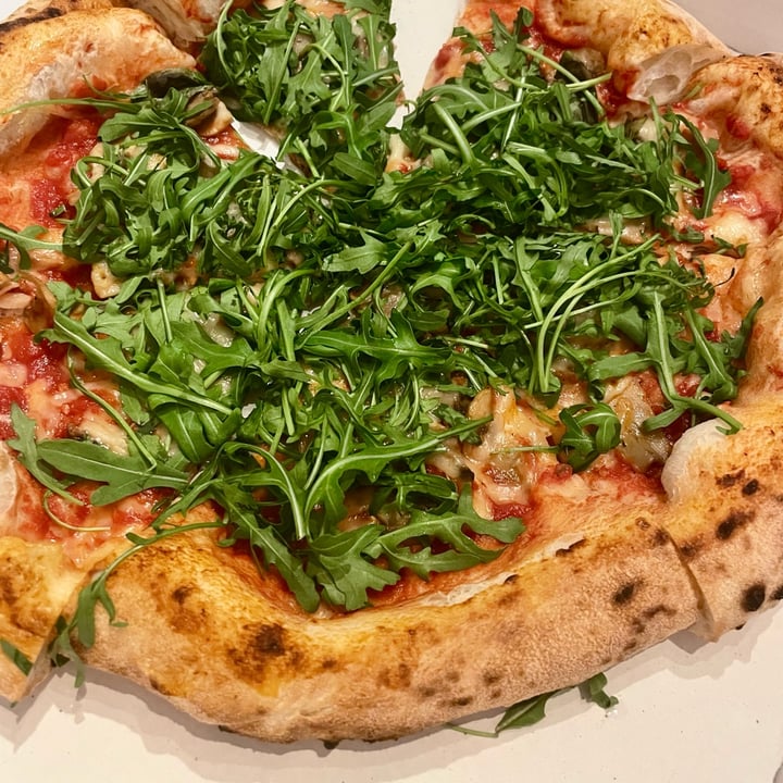 photo of Pizzeria Assaje Pizza funghi e rucola vegana shared by @chaosenergy on  20 Mar 2024 - review