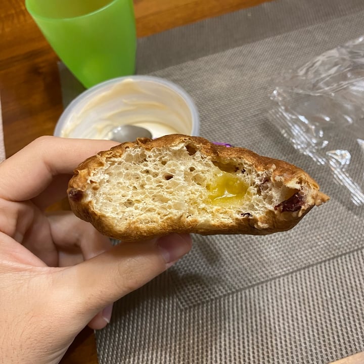 photo of italian green bakery Brioche Crema E Mirtilli shared by @oceanideserti on  03 Jan 2025 - review