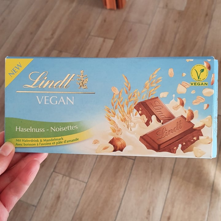 photo of Lindt Haselnuss - Noisettes Vegan shared by @tania- on  29 Dec 2023 - review