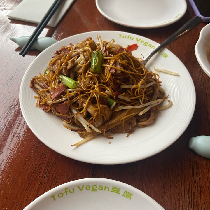photo of Tofu vegan Spitalfields Special fried noodles, Sichuan style shared by @gio24601 on  18 Aug 2023 - review