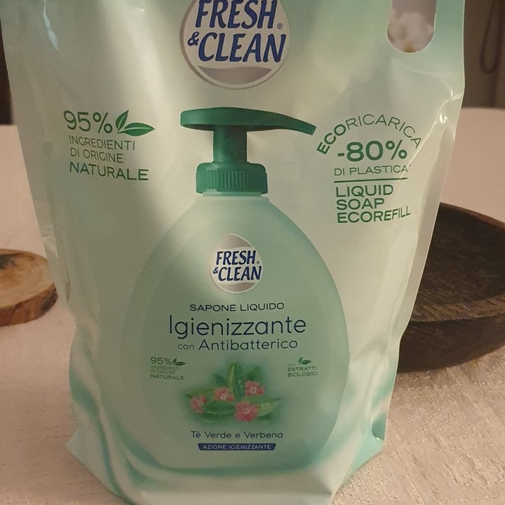 photo of Fresh&Clean ricarica sapone liquido igienizzante con antibatterico shared by @francescarest on  09 Feb 2024 - review