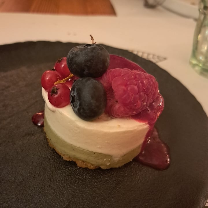 photo of Nativa Ristorante Cheesecake pistacchio, cioccolato bianco e coulis di lamponi shared by @maryquitecontrary on  17 Jan 2024 - review
