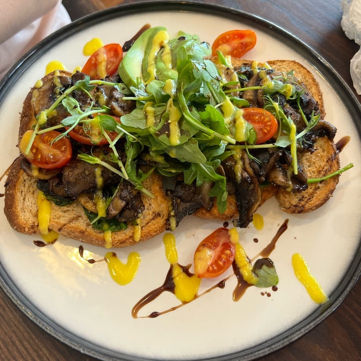 photo of Toe Beans Bassendean Ultimate Mushroom Bruschetta shared by @soy-orbison on  08 Oct 2023 - review