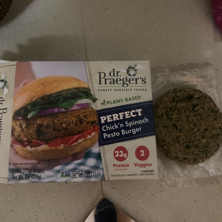 photo of Dr. Praeger's Perfect Chick'n spinach pesto burger shared by @sustainablesam on  07 Apr 2024 - review