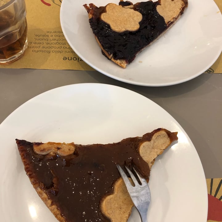 photo of Una Gemma Torino, Cucina e Bottega Vegana e MacroBiotica crostata con marmellata shared by @aaaagaaataaaa on  05 Jan 2025 - review