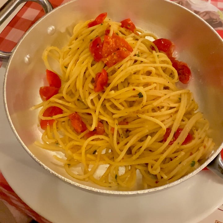 photo of Peperoncino Aglio, Olio e peperoncino Pasta (olive Oil, Garlic And Cherry Tomatoes) shared by @belliebone2022 on  21 Jul 2025 - review
