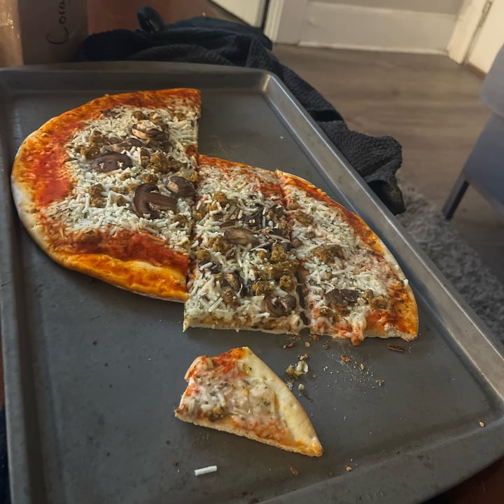photo of Vegan Deli and Butcher Mushroom and Sausage Pizza shared by @vegancheese on  08 Feb 2024 - review