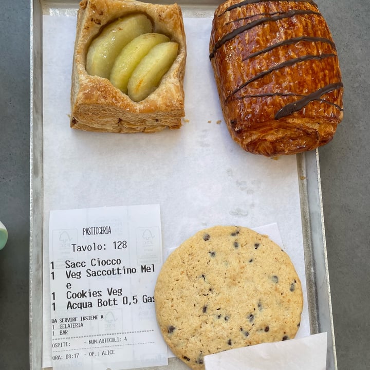photo of Staccoli Caffé Brioches vegan shared by @chiarabrambs on  11 Aug 2024 - review