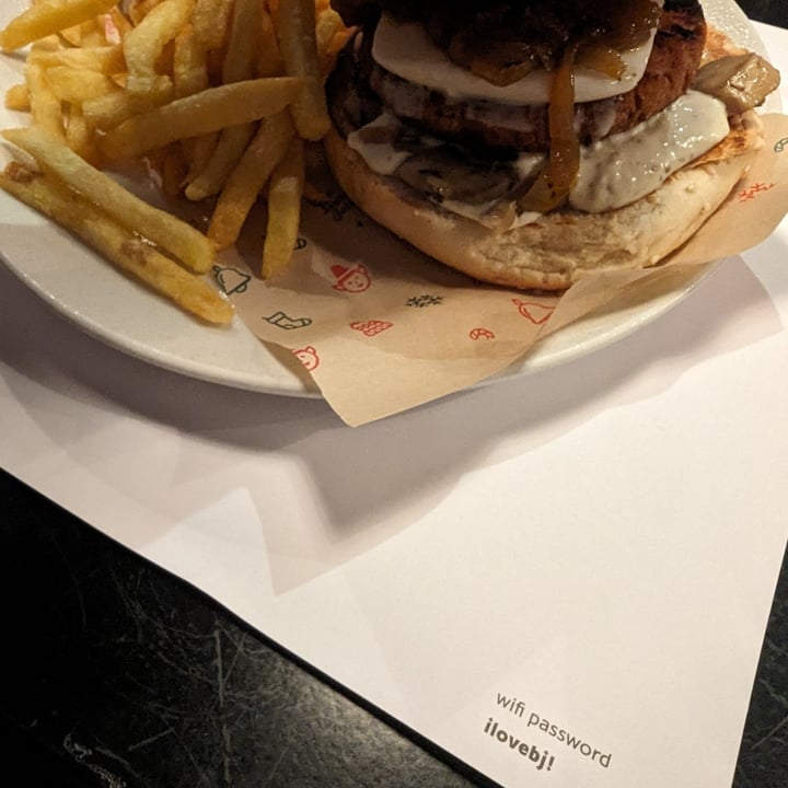 photo of the burger joint Umami Burger Meal shared by @tomvsiddons on  28 Dec 2023 - review