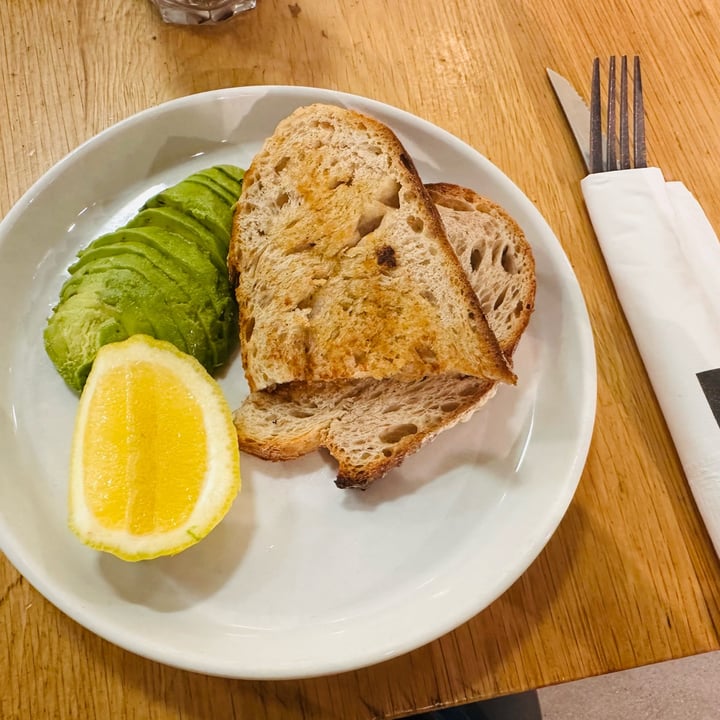 photo of Woolworths Gateway Avo And Sourdough shared by @leyyakhan on  01 Oct 2025 - review