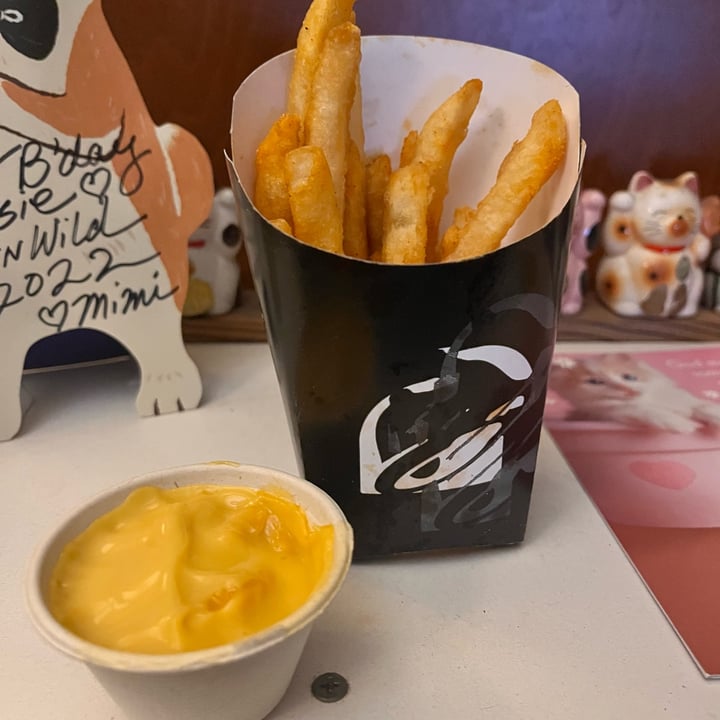 Taco Bell Kapolei, United States Nacho Fries with Vegan Nacho Sauce Review abillion