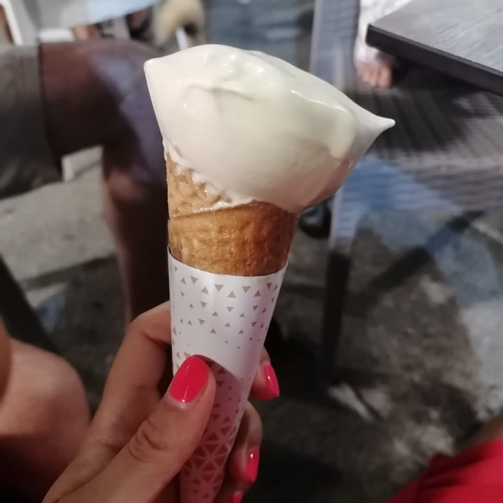photo of ROXY Artisan Gelato Cono Pistacchio E Nocciola shared by @ilaveggyy on  03 Aug 2024 - review