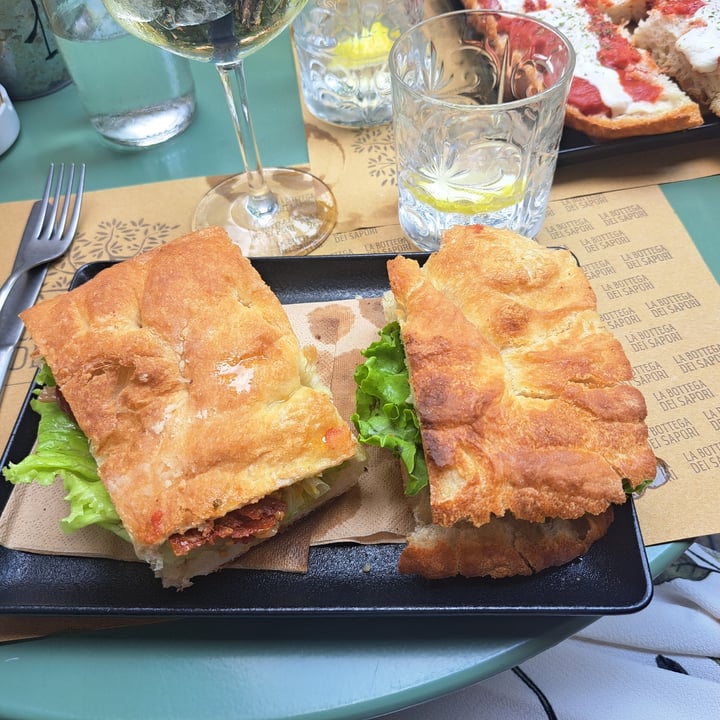 photo of La bottega dei sapori Schiacciata Vegana shared by @saraz92 on  25 Jul 2024 - review