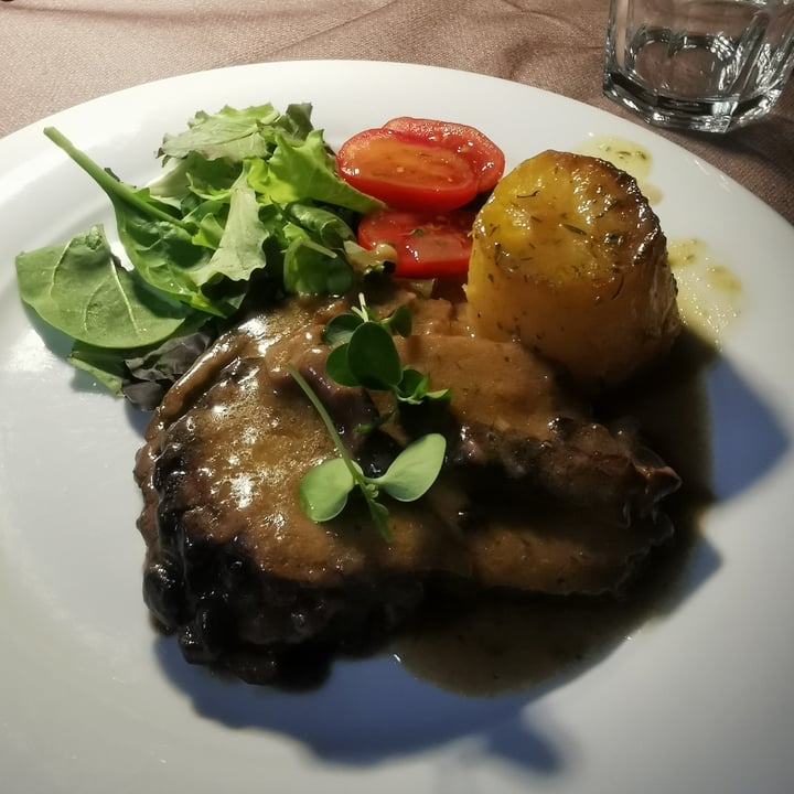 photo of La Tecia Vegana Arrosto di seitan al Nebbiolo shared by @arualtyrell on  24 Jul 2025 - review