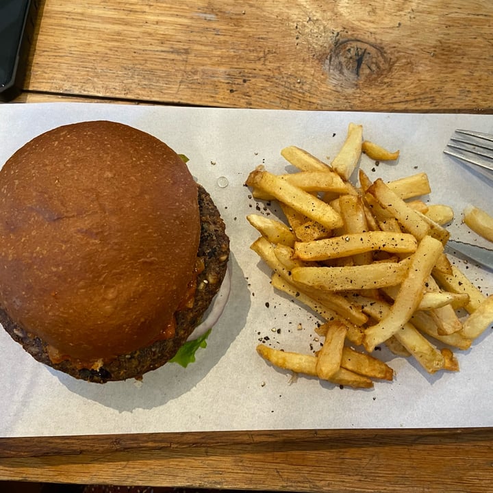 ou-meul-pinelands-cape-town-south-africa-vegan-black-bean-burger