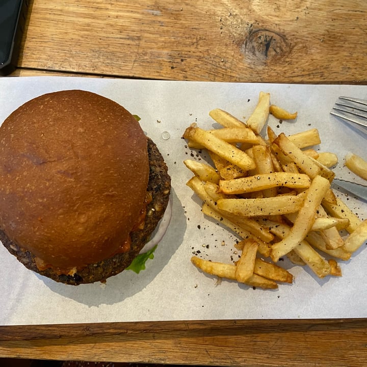 photo of Ou Meul Pinelands Vegan Black bean Burger shared by @leighclare29 on  24 Aug 2023 - review