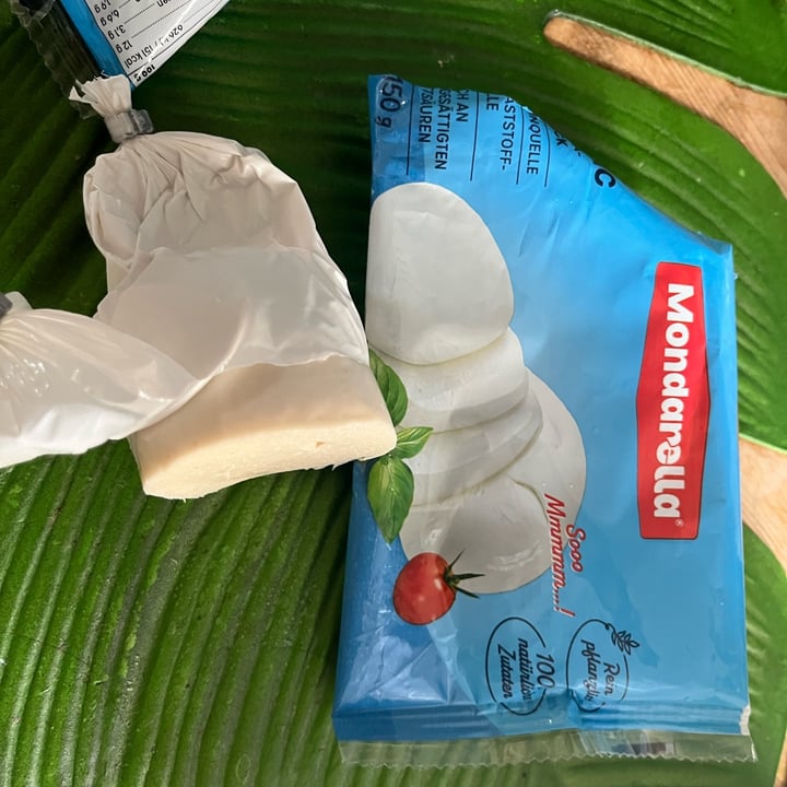 photo of Mondarella Classic Mozarella-Alternative auf Mandelbasis shared by @abao on  15 May 2024 - review