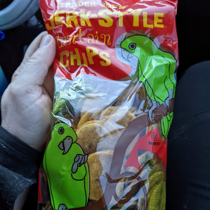 photo of Trader Joe's Trader Joe's Jerk-Style Plantain Chips shared by @caseyveganforlife on  06 Feb 2024 - review