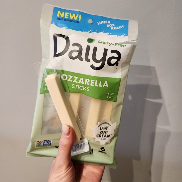 photo of Daiya Cheese Sticks Mozzerella Style shared by @eatwithzara on  23 Jun 2024 - review