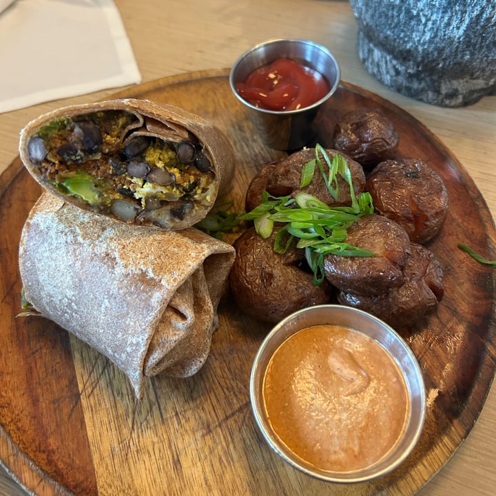 photo of Cafe Gratitude Venice Chorizo Breakfast Burrito shared by @samanthab3 on  13 May 2025 - review