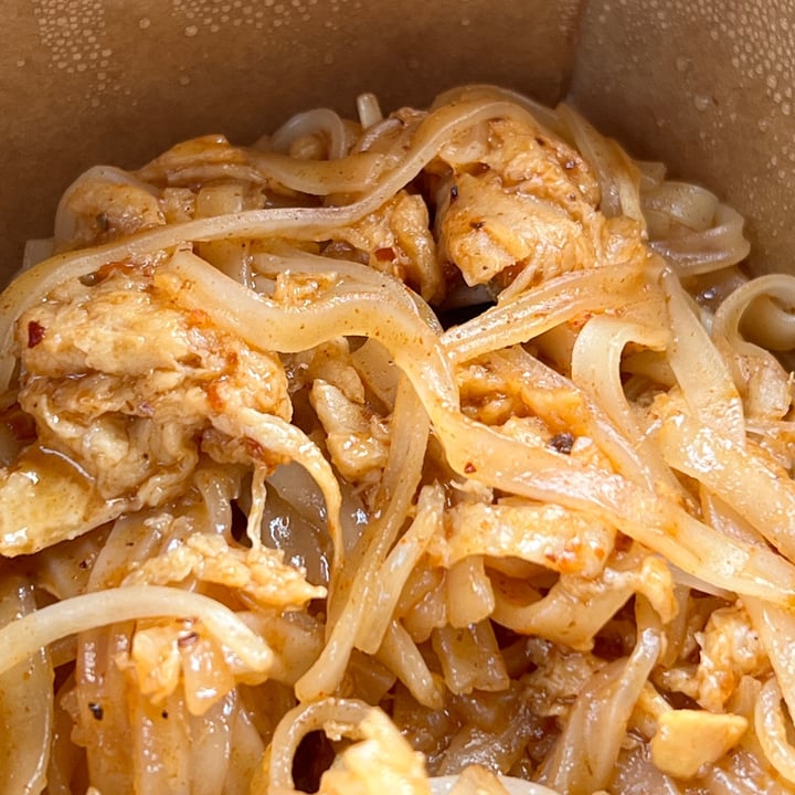 photo of Vegan Nova pad thai with soy chicken shared by @vegangumshoe on  01 Sep 2023 - review