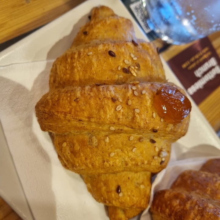 photo of Good Croissant all albicocca shared by @francy82 on  27 Aug 2023 - review