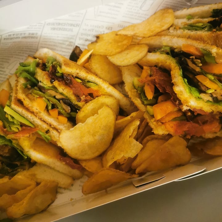 photo of Bistrot 55 Club Sandwich Vegetariano (Adattato Vegano) shared by @craccogiada on  10 Oct 2023 - review