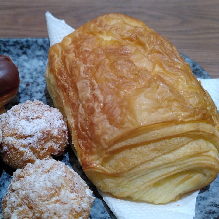 photo of VG Pâtisserie - Pâtisserie Végétale Pain Au Chocolat shared by @bezette on  30 Mar 2025 - review