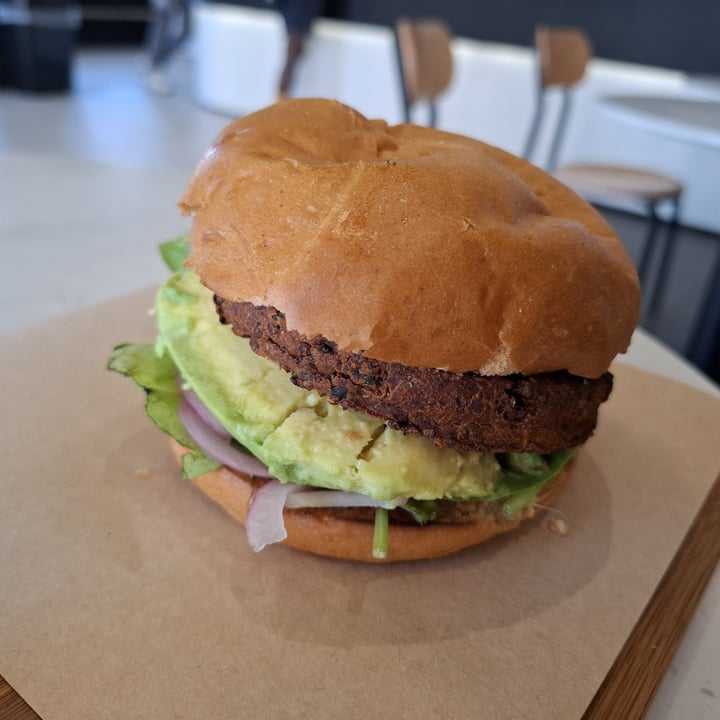 photo of Kauai Kloof Street Avo No Bull Burger shared by @lawrencevr on  26 Jan 2025 - review