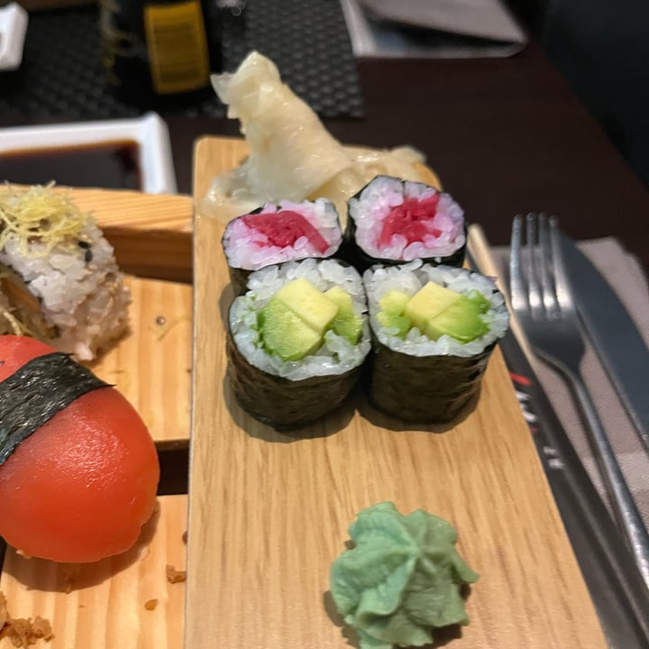 photo of Asia Fusion Sushi Barca mix per 1 persona Vegan shared by @vulcanoattivo on  11 Dec 2023 - review