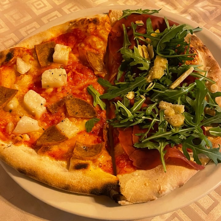 photo of Pizzeria Vesuvio Di Apicella Antonio Pizza Crudella shared by @aricav on  28 Feb 2024 - review