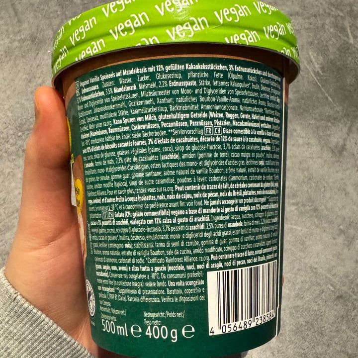 photo of Vemondo Ice cream peanut butter & cookies shared by @giorgiamk on  18 Jan 2025 - review