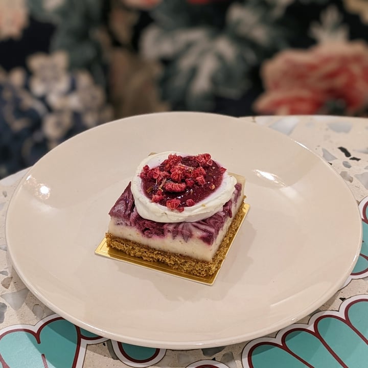 photo of Radeau Raspberry Pistachio Cheezecake shared by @xinru-t on  06 May 2024 - review