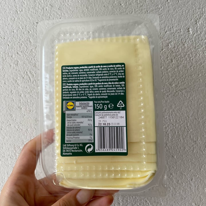 photo of Vemondo Vegan Slices Cheese Flavor shared by @pauladelriver on  20 Aug 2023 - review