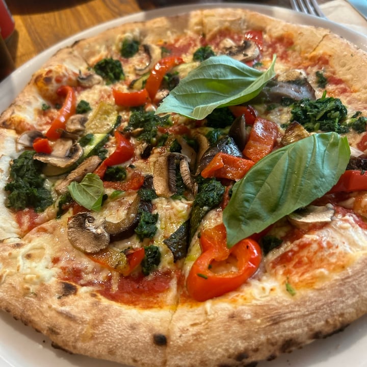 photo of MANSO PIZZERIA Vegetable Pizza shared by @lausomada116 on  04 Oct 2023 - review