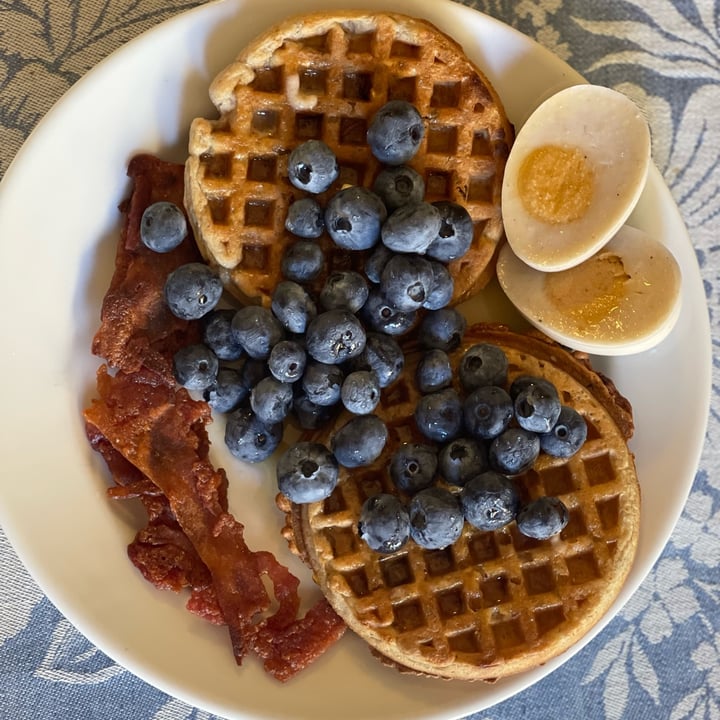 photo of Van’s Foods Gluten Free Blueberry Waffles shared by @veganshugah on  21 Aug 2023 - review