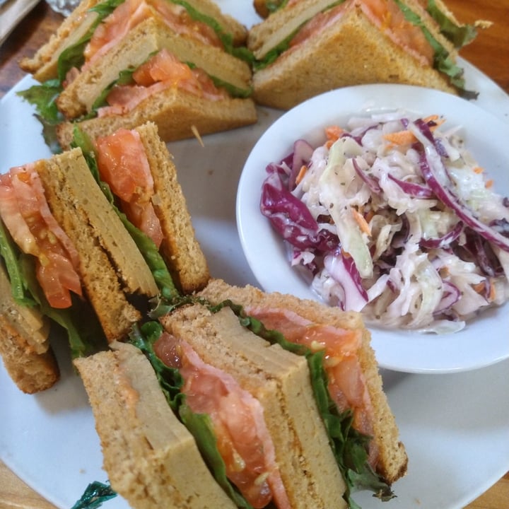photo of Follow Your Heart turkey club sandwich shared by @mewinabubble on  03 Nov 2023 - review