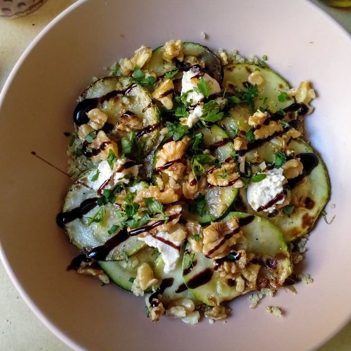 photo of Umami Good Food Zucchini salteado sobre quinoa shared by @troosti on  13 Feb 2024 - review